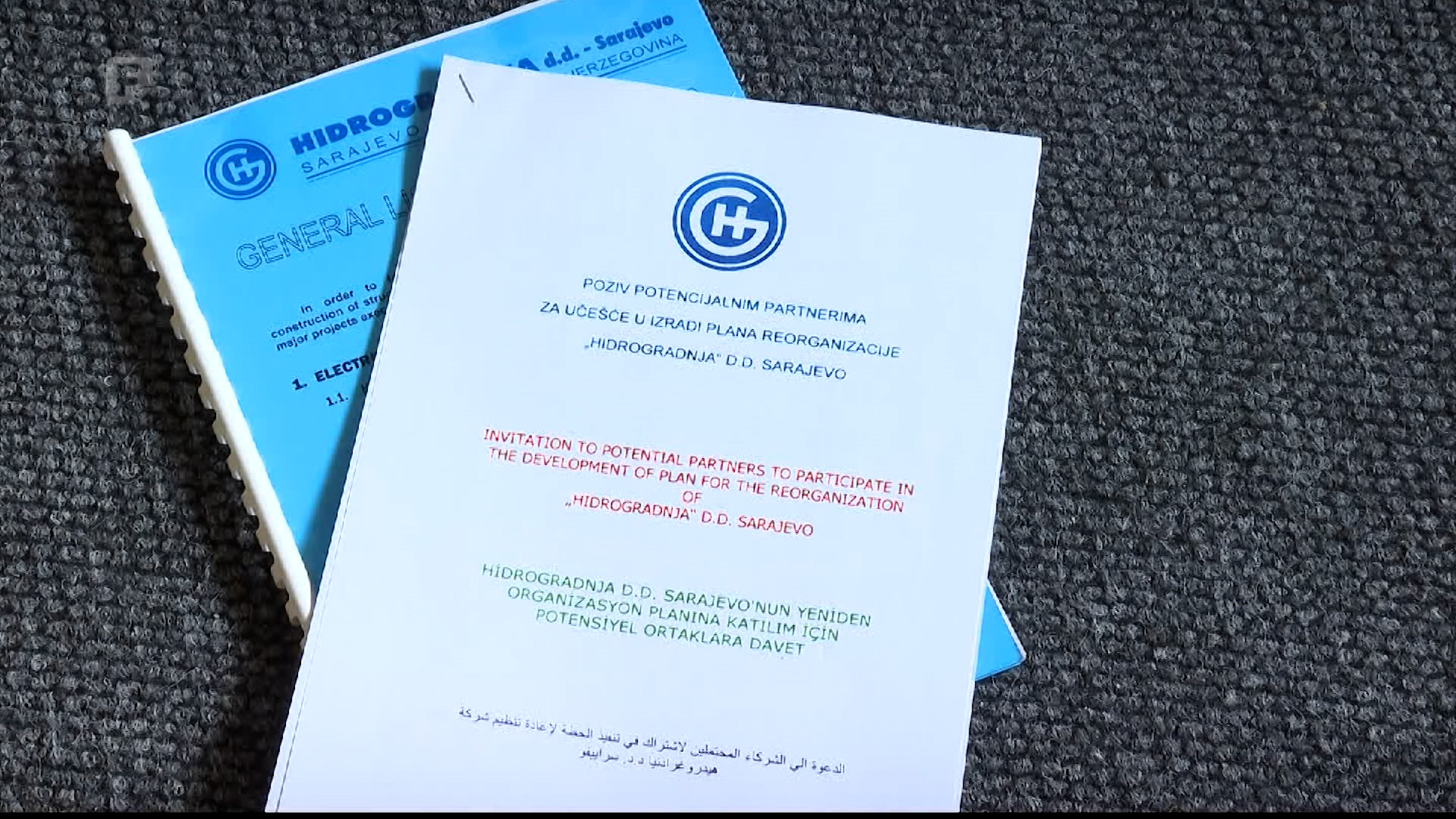 Zlatna građevinska koka